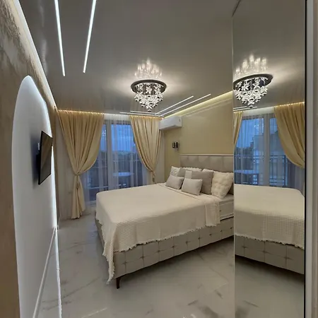 Rich Lägenhet Plovdiv